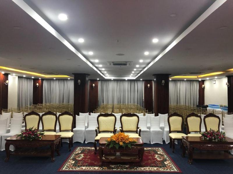 Kampong Thom Royal Hotel Exterior photo